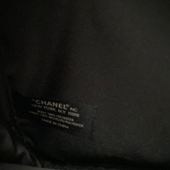 Limited Edition 2021 Chanel Cosmetics Pouch. - Picture 3 of 8